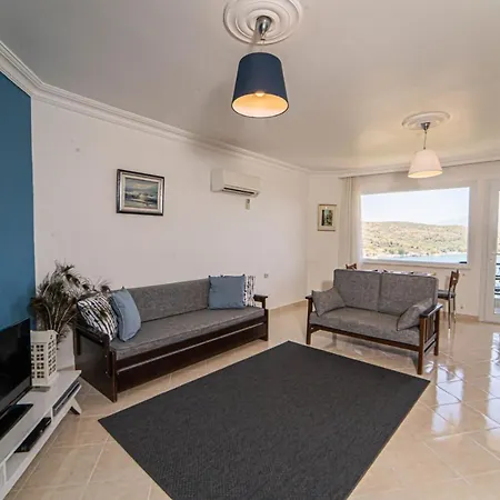 Sea View Vibrant Flat W Balcony Right By Sea *