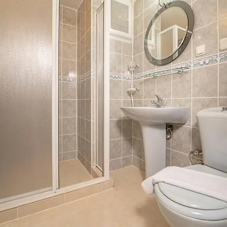 Holiday home Sea View Vibrant Flat W Balcony Right By Sea